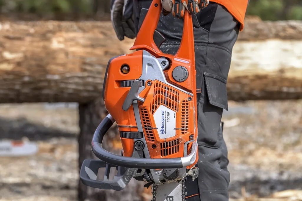 Zastosowanie Husqvarna 550 XP Mark II - ścinka grubego drzewa