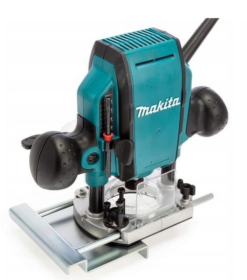 Frezarka Makita RP0900 z zamontowaną prowadnicą równoległą (zderzakiem)