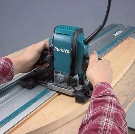 Praca frezarką Makita RP0900J