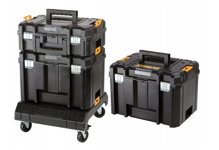 Platforma DeWalt DWST1-71229 z przykładowymi skrzyniami TSTAK