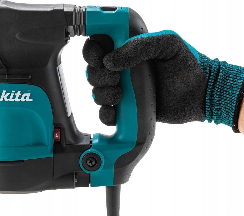 Dłutownica Makita HK1820 - widok na ergonomiczną rękojeść i spust