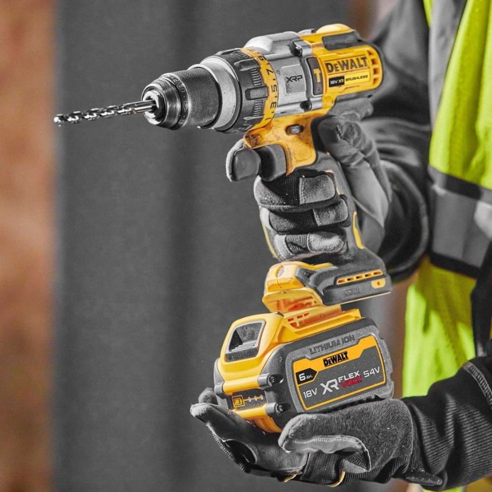dewalt dcd999nt wiercenie w stali z uchwytem bocznym