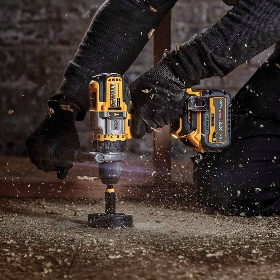 dewalt dcd999nt wiercenie w stali z uchwytem bocznym