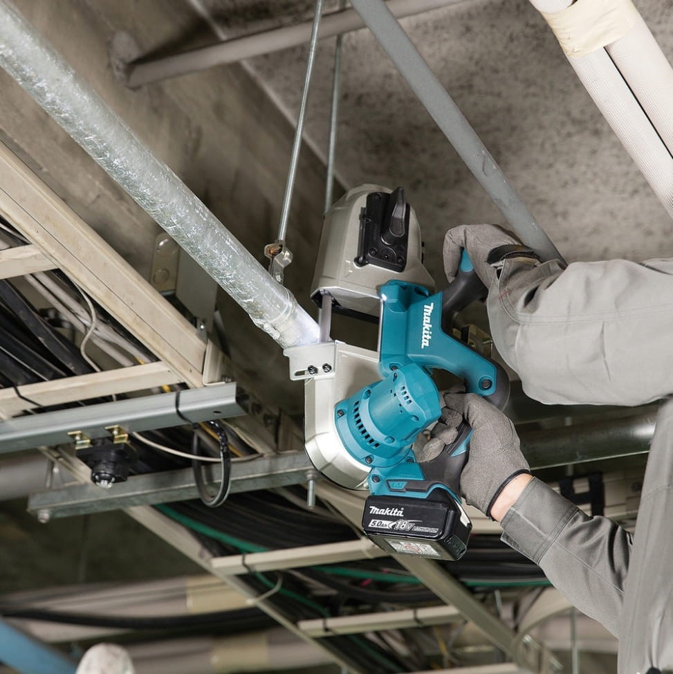 Makita DPB182Z praca nad głową cięcie profilu