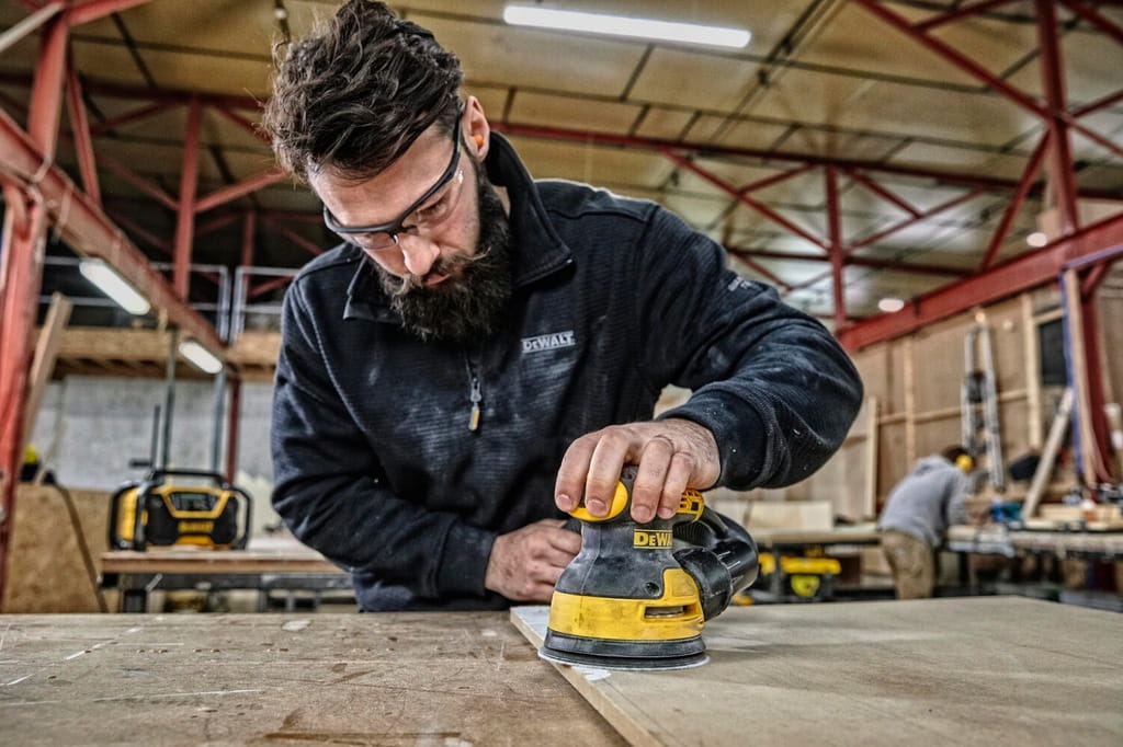 DEWALT Szlifierka Mimośrodowa sieciowa 280W REGULACJA 125mm DWE6423