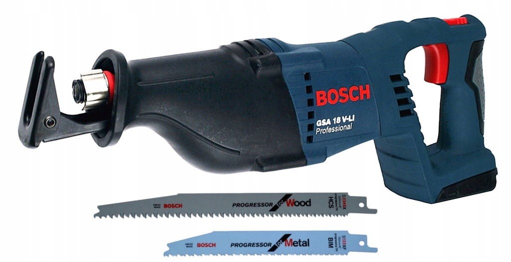 Piła szablasta Bosch GSA 18V-LI z założonym brzeszczotem gotowa do pracy