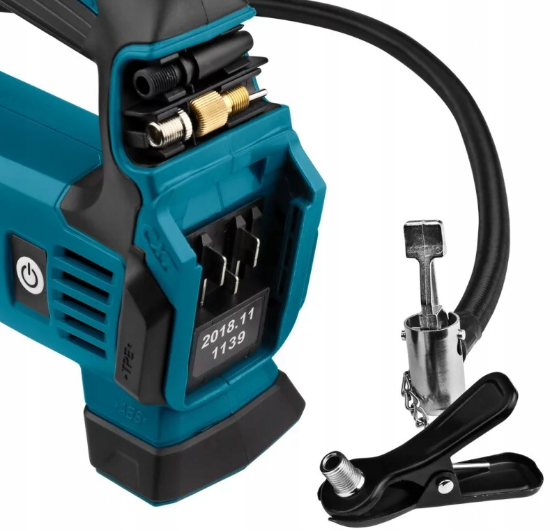 Zbliżenie na końcówkę węża i system mocowania akcesoriów w Makita MP100