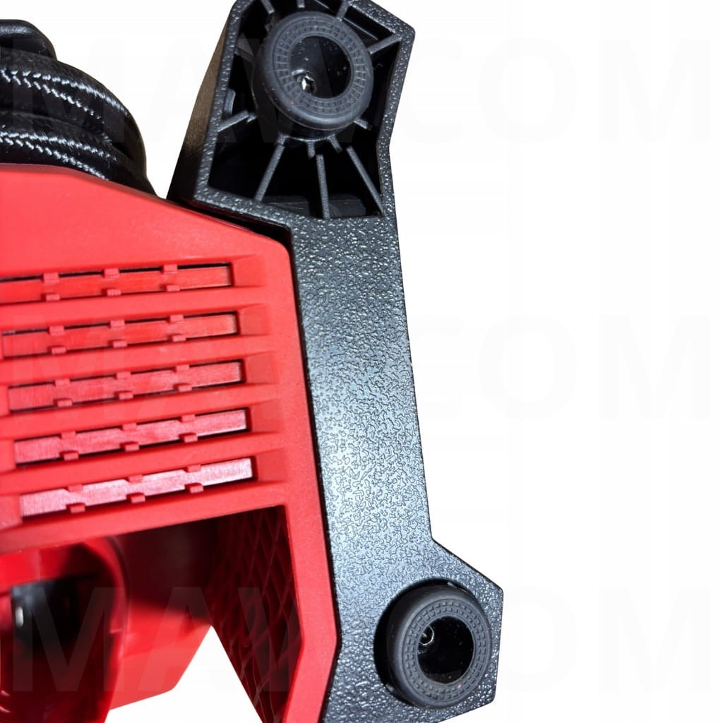 Gumowe nóżki antywibracyjne w podstawie inflatora Milwaukee M12