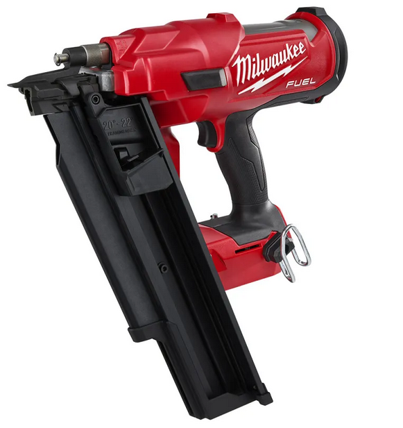 Akumulatorowa gwoździarka dekarska Milwaukee M18 FFN 34 stopnie - widok z boku