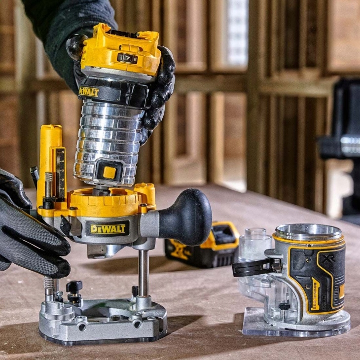 FREZARKA GÓRNOWRZECIONOWA XR 18V DCW604NT DEWALT