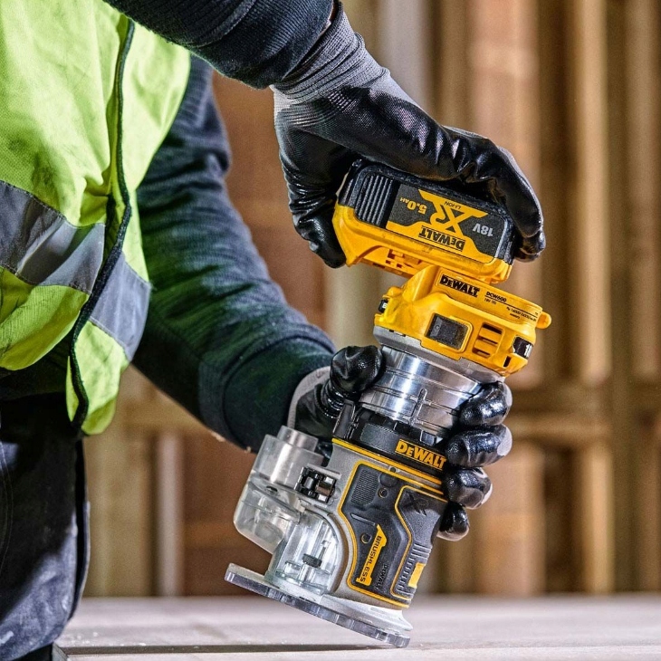 FREZARKA GÓRNOWRZECIONOWA XR 18V DCW604NT DEWALT