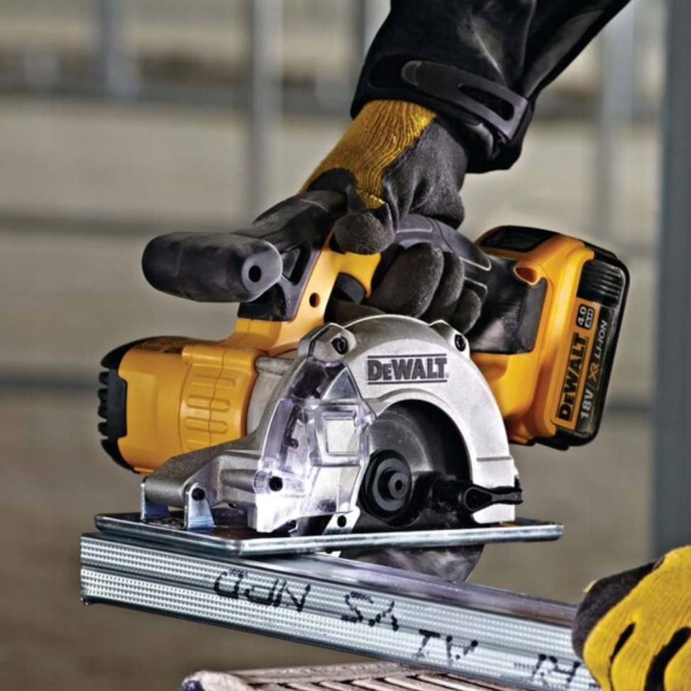Dewalt DCS373NT Akumulatorowa pilarka tarczowa do metalu 140mm 18V XR TSTAK