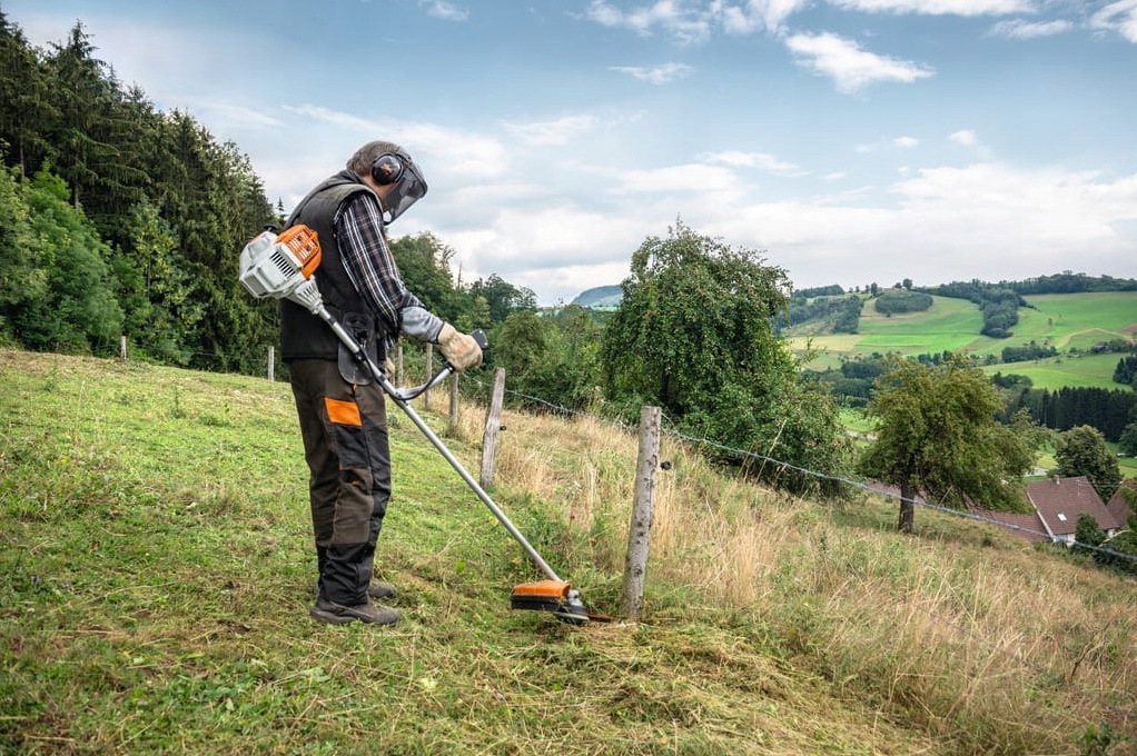 NOWA KOSA PODKASZARKA KOSIARKA SPALINOWA STIHL FS 235 2,1 kM 2-MIX -