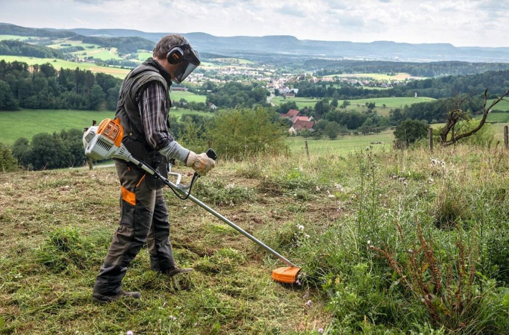 NOWA KOSA PODKASZARKA KOSIARKA SPALINOWA STIHL FS 235 2,1 kM 2-MIX -