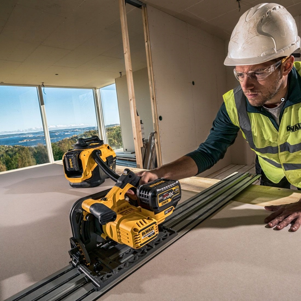 ODKURZACZ PRZEMYSŁOWY AC/DC DO PRACY NA SUCHO I MOKRO 18V DeWALT DCV584L