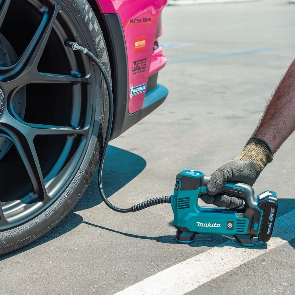 MAKITA Minikompresor samochodowy akumulatorowy 18V DMP180Z
