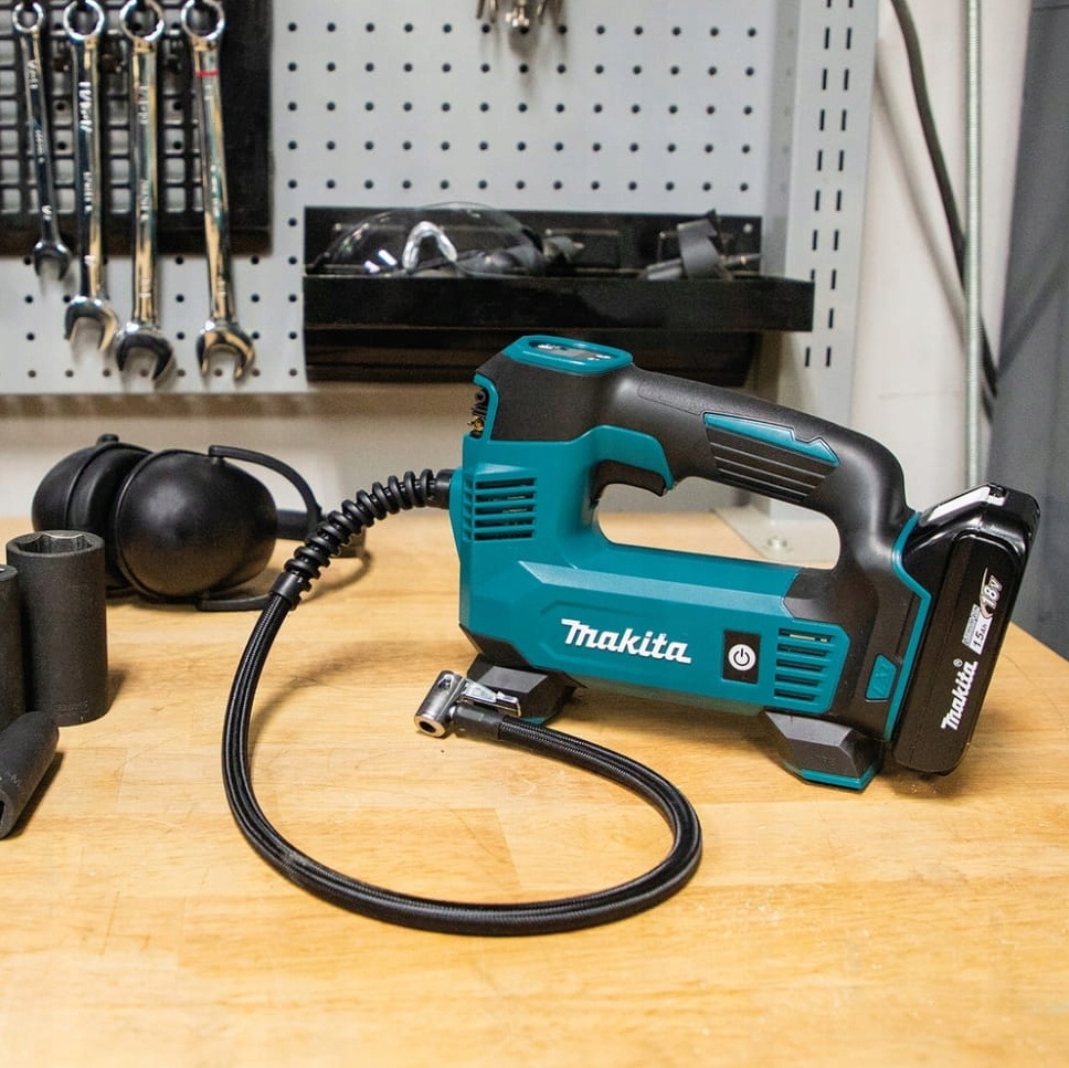 MAKITA Minikompresor samochodowy akumulatorowy 18V DMP180Z