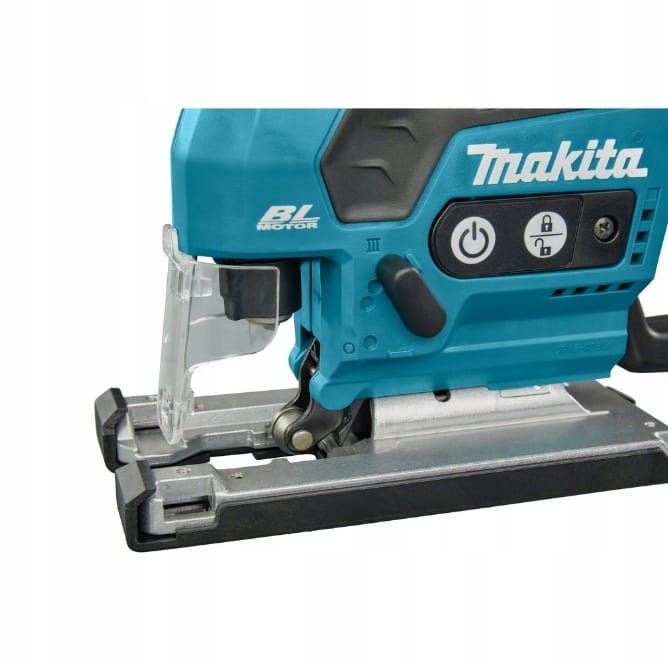 Zbliżenie na rolkę prowadzącą i mocowanie brzeszczotu w Makita DJV185