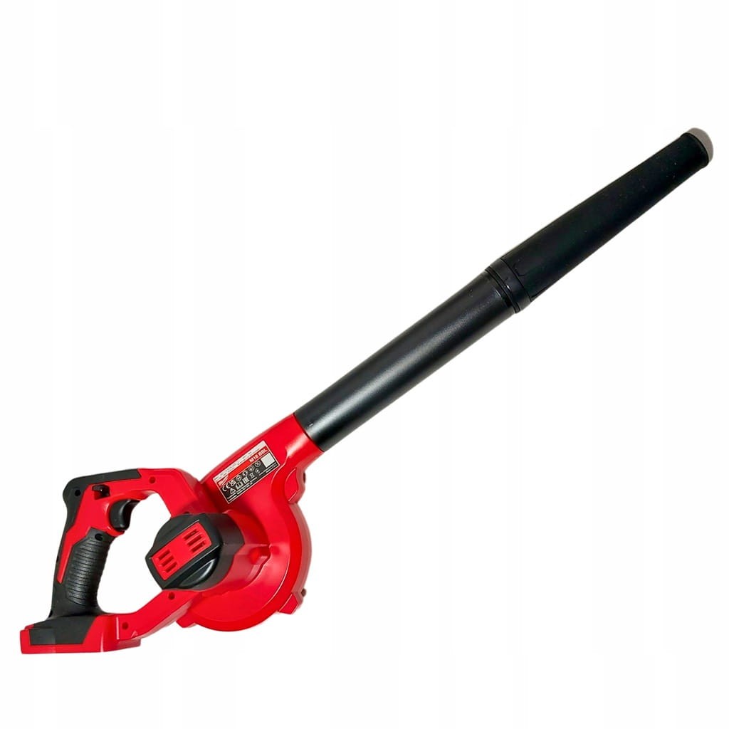 Dmuchawa Milwaukee M18 z zamontowaną długą dyszą przedłużającą