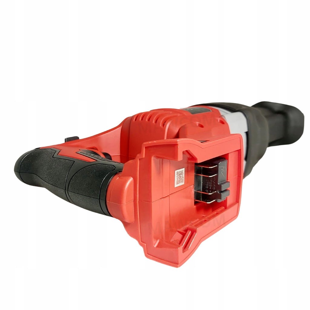 Gniazdo akumulatora M18 w pile szablastej Milwaukee - widok od spodu