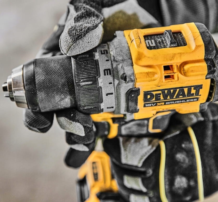Zbliżenie na sprzęgło momentu obrotowego i biegów w DeWalt DCD800