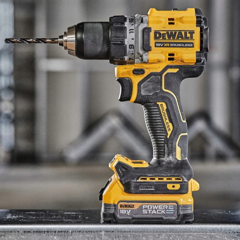 Precyzyjne wiercenie w profilu stalowym wiertarką DeWalt DCD800 90Nm
