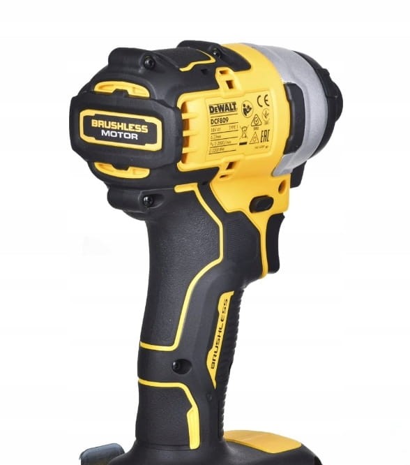 Widok na silnik bezszczotkowy i wloty powietrza w DeWalt DCF809N