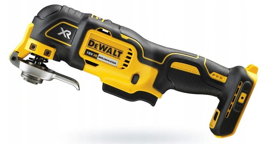 Multitool DeWalt DCS355N - zbliżenie na głowicę Quick-Change i włącznik Dual-Grip