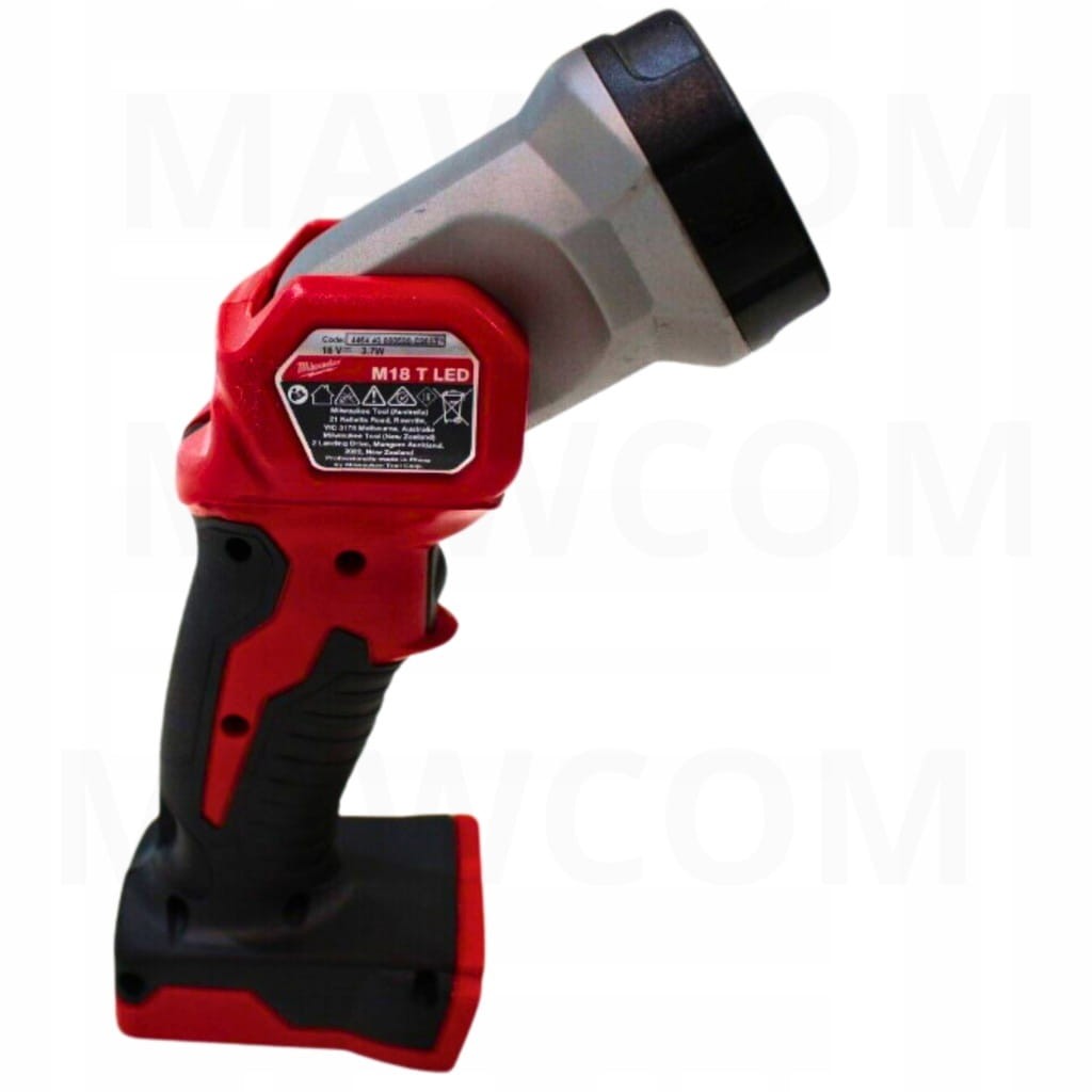 Latarka Milwaukee M18 TLED ustawiona pionowo - ergonomiczny gumowany chwyt