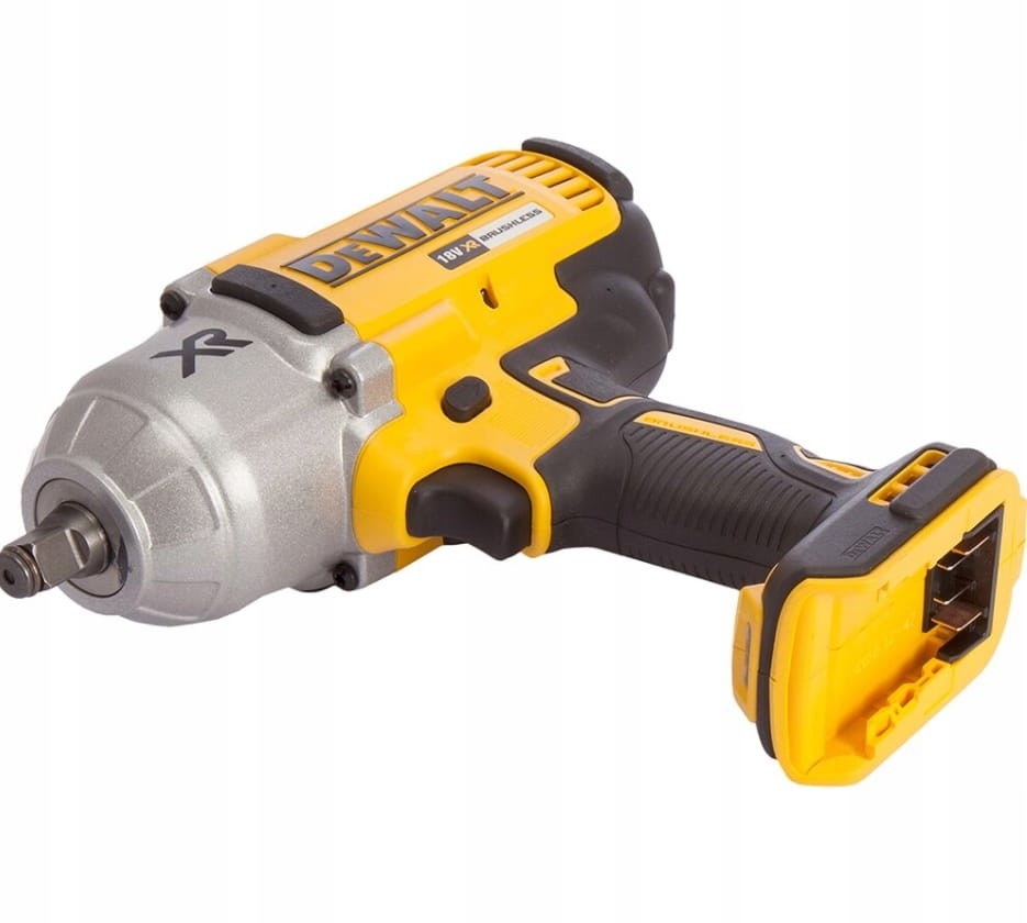 DeWalt DCF899 z założonym akumulatorem - gotowy do pracy (widok 3/4)