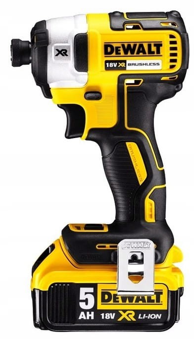 Zakrętarka DeWalt DCF887 z podpiętym akumulatorem 5.0Ah XR - profil boczny