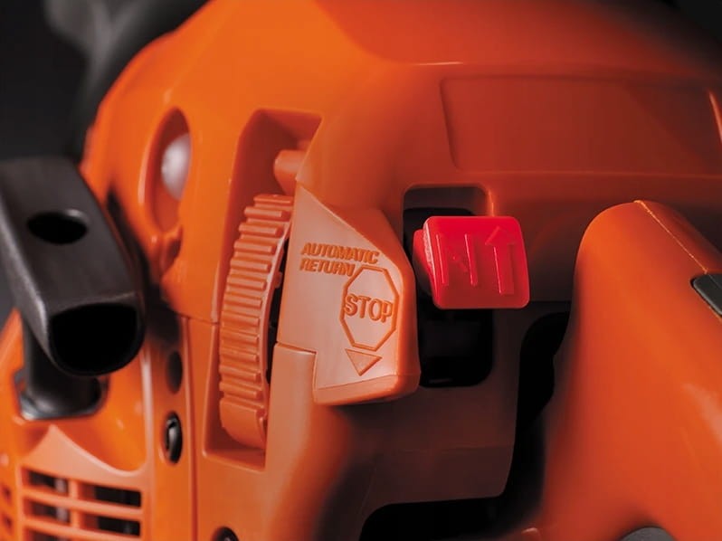 Włącznik ssania i pompka paliwa w pilarce Husqvarna 445 Mark II