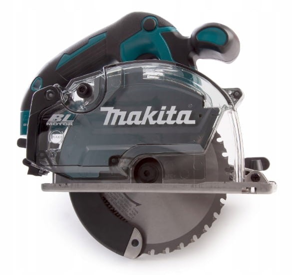 Widok z boku na pilarkę Makita DCS553ZJ - tarcza 150mm i silnik bezszczotkowy